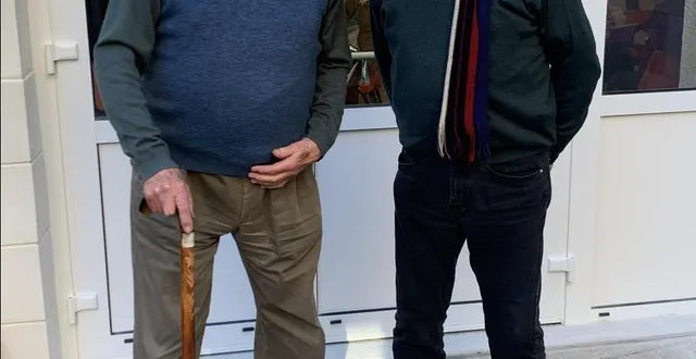 photo  jean dupont (à gauche) et jean-louis coulon, mari d’annie, devant la nouvelle porte-fenêtre de la salle de la madeleine.   &copy;  co 