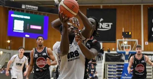 photo  cheick sekou condé a été impérial dans la raquette.  &copy;  jocelyne régent 