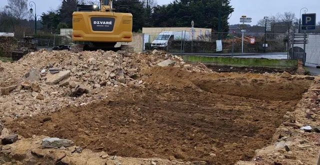 photo  il ne reste plus rien de l’ancienne poste, excepté les plaques.  &copy;  ouest-france 