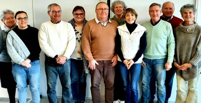 photo  de gauche à droite : marie-france guimier, carole chantoiseau, michel henry, adjoint au maire, pascale chantoiseau, bernard janvier, frédérique laurent, patricia métris, pierre gras, claude guimier et sylviane rouillon-chobeau.  &copy;  le maine libre 