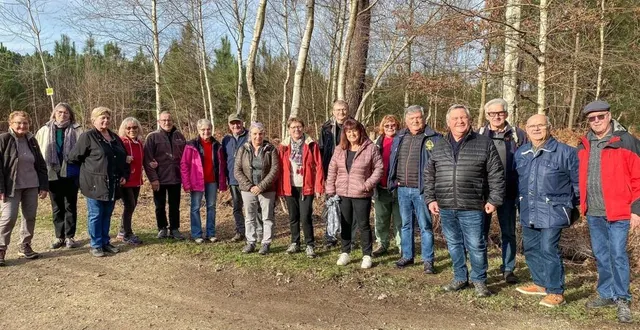 photo  les participants à la randonnée.  &copy;  le maine libre 