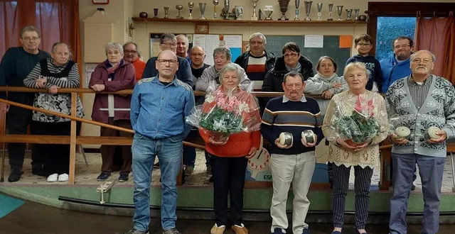 photo  les finalistes d’un challenge des couples en novembre 2023, encompagnie de patrice bourdin, alors vice-président, élu président début 2024.  &copy;  archives le maine libre 