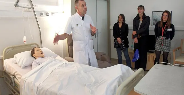 photo  la découverte des laboratoires de simulation en santé est toujours, pour les visiteurs, un temps fort.  &copy;  co – marie delage 