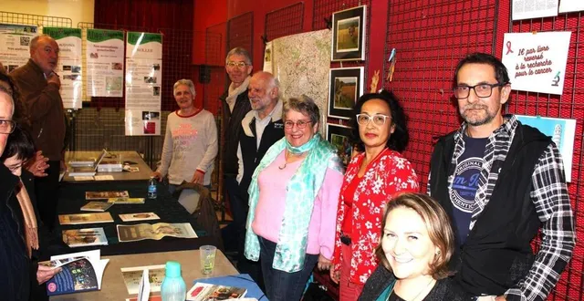 photo  ce dimanche, les festivaliers pourront rencontrer au forum des voyageurs amateurs, sylvie massard, joël bour, gérard et andrée baude, la présidente de mihetsika 72, alexandra husta et raphaël favrat.  &copy;  ouest-france 