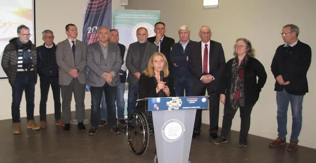 photo  valérie radou et les élus communautaires ont convié le personnel à cette cérémonie de vœux.  &copy;  le maine libre 