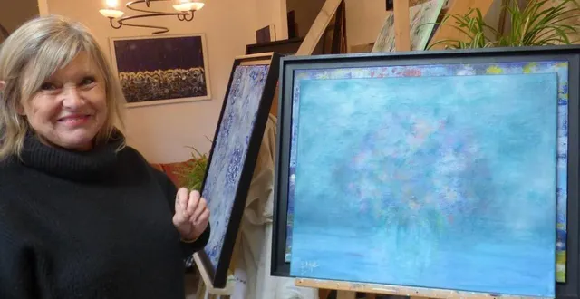 photo  du bleu au bleu vert. couleurs pales, lavées, froide venant heurter l’explosion de fraîcheur du bouquet de fleurs.  &copy;  ouest-france 