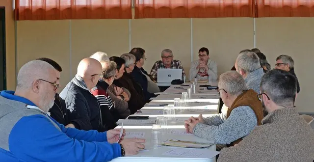 photo  une vingtaine d’adhérents, parmi les plus actifs, étaient présents à l’assemblée générale du barbeau de l’huisne.   &copy;  le maine libre 