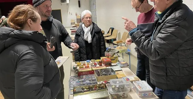 photo  en début de matinée, les visiteurs se pressaient au salon multicollections d’écouché-les-vallées.  &copy;  ouest-france 