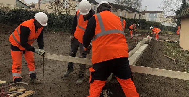 photo  jusqu’au vendredi 29 mars 2024, à l’afpa du mans (sarthe), douze stagiaires sont en formation maçonnerie-vrd (voirie et réseaux divers), dans le but de fournir de la main-d’œuvre sur le chantier chronolignes.  &copy;  ouest-france 