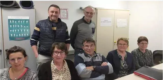 photo  les membres des dauphins marollais se retrouvent, une fois par semaine, pour nager pour le plaisir sans esprit de compétition.  &copy;  ouest-france 