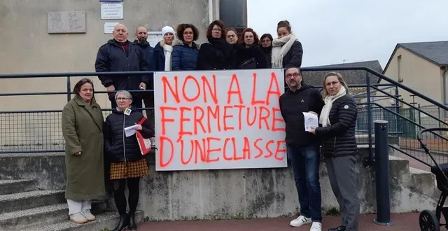 photo  des parents d’élèves et représentants de l’amicale des écoles publiques, réunis lundi soir.  &copy;  le maine libre 