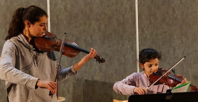 photo  deux élèves lors d’un même rendez-vous à la médiathèque.  &copy;  club photo csl 