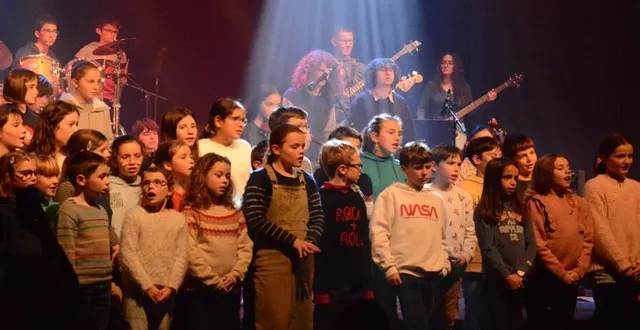 photo  l’établissement d’enseignement artistique sur la scène de scélia.  &copy;  club photo csl 