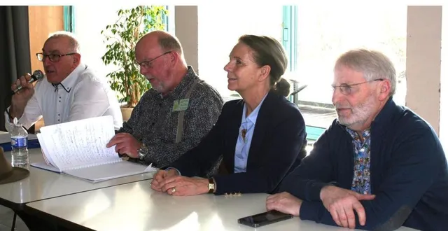photo  une partie du bureau local du jardinier sarthois, véronique cantin, vice-présidente du conseil départemental, et maurice vavasseur, maire.  &copy;  le maine libre 