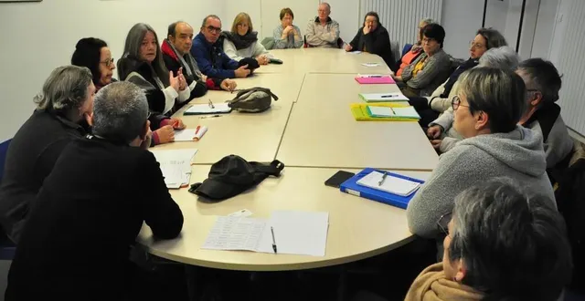 photo  une vingtaine de personnes, propriétaires de maisons fissurées, ont participé à cette rencontre organisée samedi 3 février à la flèche.  &copy;  le maine libre 