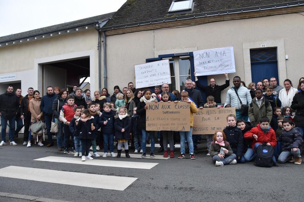 Le Breil sur M rize. Les parents se mobilisent contre la fermeture