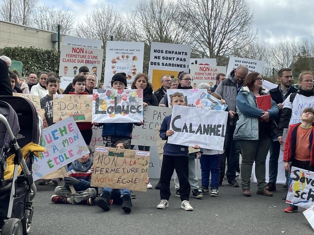 Carte scolaire 2024 près de 300 manifestants contre les fermetures de