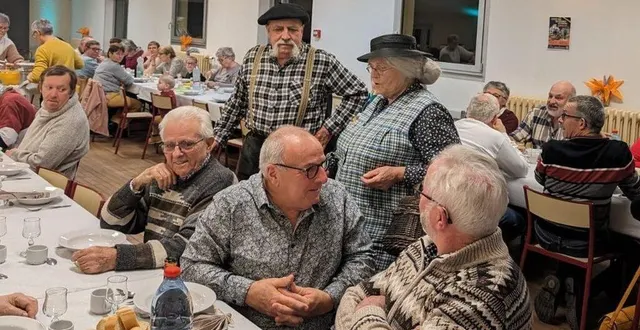 photo  norine et augustin, les deux joyeux lurons, parmi les convives.  &copy;  ouest-france 