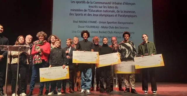 photo  les sportifs de haut niveau ont reçu les applaudissements et leurs chèques.  &copy;  ouest-france 