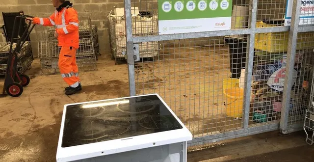 photo  à la déchèterie d’argentan, un panneau présente l’électroménager repris par ecologic, une entreprise à but non lucratif investie par l’état d’une mission d’utilité publique consistant à gérer la fin de vie des équipements électriques et électroniques.  &copy;  ouest-france 