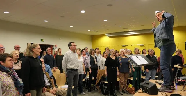 photo  le mans, salle robert-manceau. le chœur éphémère regroupe une centaine de choristes qui se retrouve pour répéter tous les 15 jours.    &copy;  le maine libre 