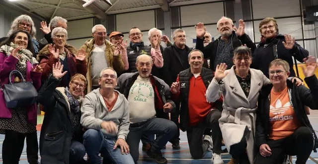 photo  jour de retrouvailles pour les anciens du handball club de sablé-sur-sarthe (sarthe) au gymnase anjou, samedi 3 février 2024.  &copy;  ouest-france 