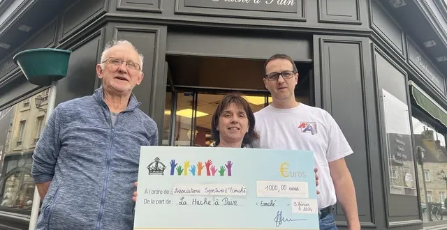 photo  joël poussier et les deux boulangers d’écouché-les-vallées (orne).  &copy;  ouest-france 