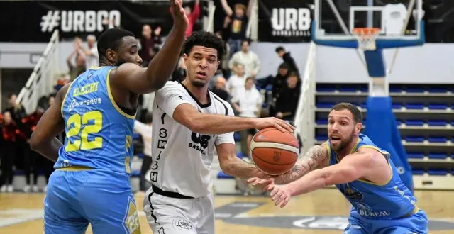 photo  kameronn selebangue dans la tenaille de poissy.  &copy;  photo : jocelyne régent 