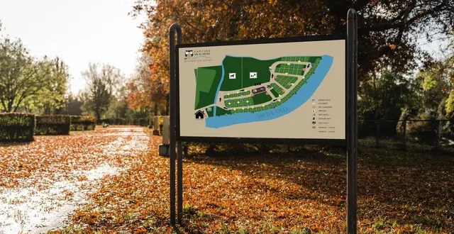 photo  le camping du val de sarthe est un écrin de 3 hectares en bord de sarthe.  &copy;  le maine libre 