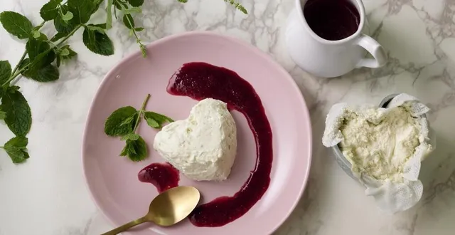 photo  le crêmet d’anjou, une recette ancestrale remise au goût du jour par sophie david-auray.  &copy;  benoit martin 