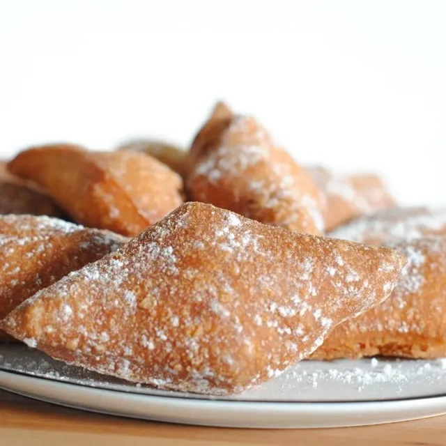 photo les bottereaux, saupoudrés de sucre glace, sont indissociables de mardi gras en anjou.  ©  anjou tourisme