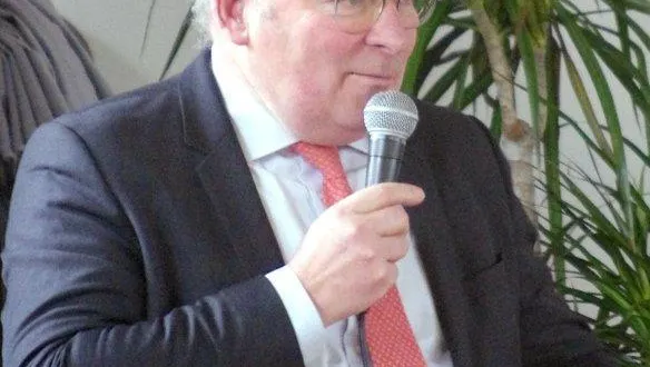 photo  arnault de calonne.  &copy;  archives 