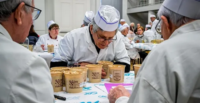photo  une trentaine de jurats ont dégusté les 133 pots de cette 55e édition du concours national des meilleures rillettes.  &copy;  photo le maine libre yvon loue 