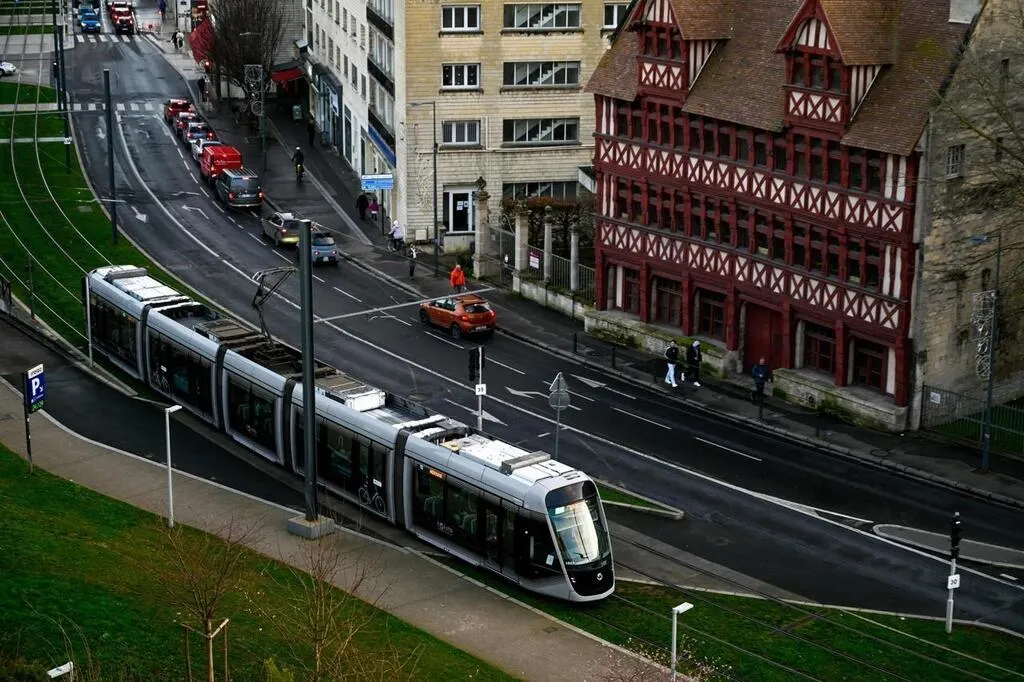 Des diagnostics archéologiques sur le futur tracé du tramway à Caen