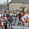 photo la dame carnaval ouvrant la voie aux carnavaliers dans les rues de précigné, ce samedi 10 février 2024.