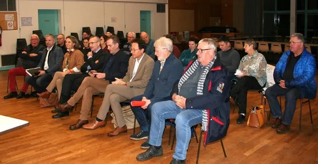 photo  les élus locaux et départementaux ont répondu présents à l’invitation de l’association du comice agricole maine cœur de sarthe.  &copy;  le maine libre 