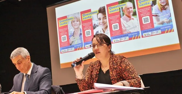 photo  andrea chauveau, coordinatrice du contrat local de santé, aux côtés de daniel chevalier, président du pays sabolien, ici en mars 2023, à sablé-sur-sarthe.  &copy;  archives ouest-france 