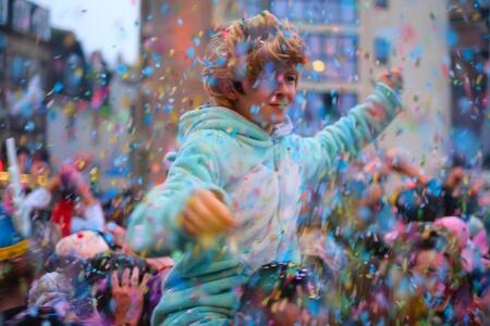 photo La grande bataille de confettis aura lieu à 18 h, le mardi 13 février 2024, lors de la 150e édition du carnaval de Granville (Manche). Archives Ouest-France 
