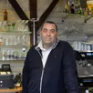 photo  david smith, un des deux repreneurs de l’hôtel, bar, restaurant de tuffé-val-de-la-chéronne, officiera en cuisine au bistrot de l’abbaye. 