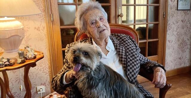 photo  thérèse caillé a fêté ses cent ans entourée de sa famille et de son chien jalla. 