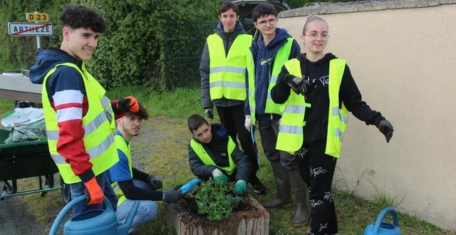 photo  pendant les vacances scolaires, les communes du pays fléchois font appel aux jeunes pour effectuer quelques travaux en échange d’un peu d’argent de poche. les préinscriptions ouvrent ce mercredi 14 février pour la campagne 2024.  &copy;  archives ouest-france 