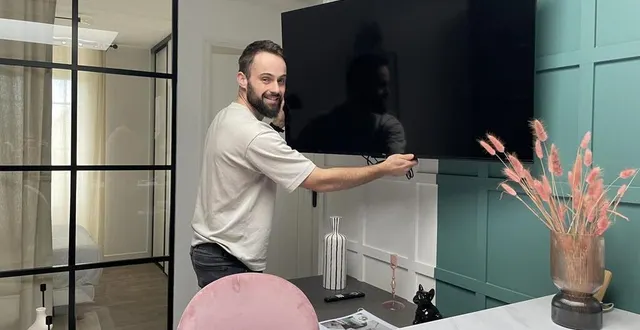 photo  alexandre bonsergent a imaginé un logement dans lequel il est possible de suivre des réunions en visio-conférence depuis la télévision du salon.  &copy;   co - victor fièvre 