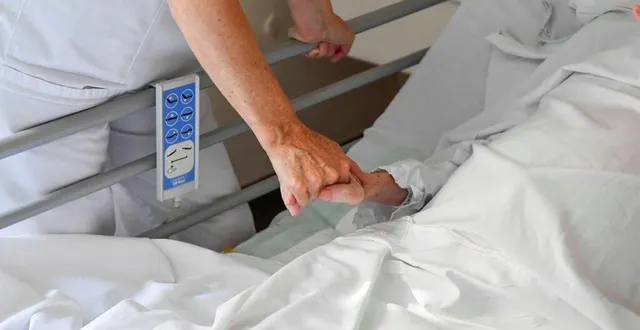 photo  l’association de soins palliatifs (asp) de l’orne lance un appel pour trouver des bénévoles un peu partout dans le département afin d’accompagner des personnes atteintes d’une maladie grave, évolutive, chronique ou en phase terminale (photo d’illustration).  &copy;  archives ouest-france 