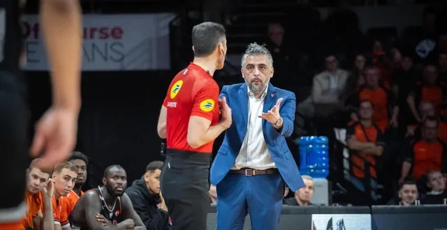 photo  elric delord regrette le manque de concentration du msb, sur l’ensemble du match.  &copy;  dominique breugnot photographer 