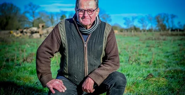 photo  rouez-en-champagne, mardi 16 janvier 2024. gillou, candidat sarthois de l’amour est dans le pré, pense que cette 19e saison « devrait être exceptionnelle ».  &copy;  photo le maine libre – yvon loué 