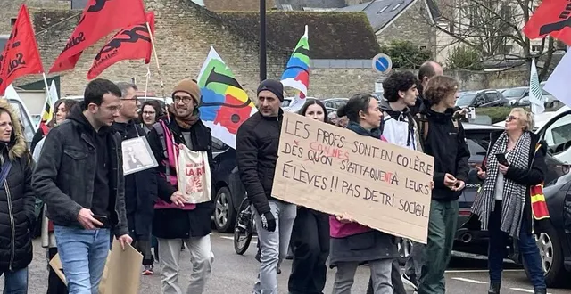 photo  lors de la manifestation du 1er février 2024, déjà, des personnels de l’éducation nationale dénonçaient la mise en place de groupes de niveau dans les collèges.  &copy;  archives ouest-france 