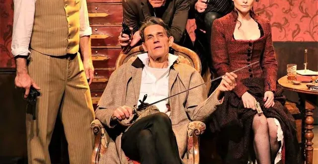 photo  la rencontre de holmes et watson sur la scène condéenne.crédit :  &copy;  mairie de sablons 