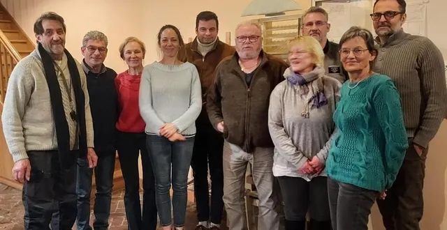 photo  les acteurs bénévoles se sont réunis pour une découverte du texte.  &copy;  ouest-france 