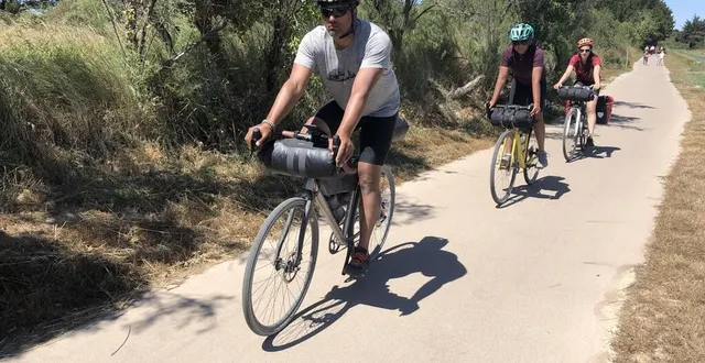 photo  actuellement, 3 % des déplacements sont effectués à vélo dans le territoire d’anjou bleu communauté. un chiffre que l’intercommunalité souhaite voir passer à 9 % en 2030 puis à 20 % en 2045.  &copy;  archives ouest-france 