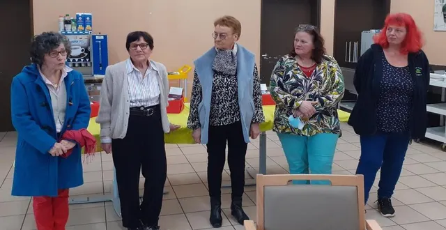 photo  cinq des six bénévoles qui ont été récompensés par l’ehpad le tusson de la chapelle-gaugain.  &copy;  le maine libre 